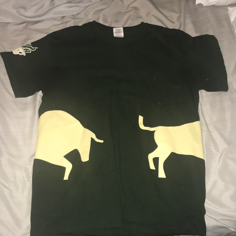 USF Bulls t shirt